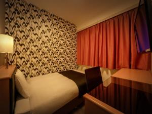 Postel nebo postele na pokoji v ubytování APA Hotel Maebashieki-Kita