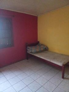 a room with a bed in the corner of a wall at Casa local nobre in Porto Alegre