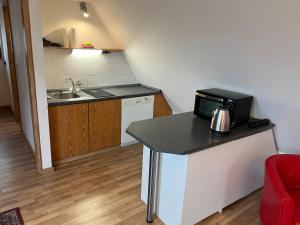 Kuchyň nebo kuchyňský kout v ubytování Wunderschöne Maisonette Wohnung in Wendelstein - Messenähe - Nürnberg
