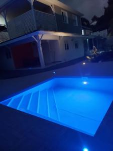 Bazén v ubytování Bas de villa avec piscine privée - Bleu Azur nebo v jeho okolí