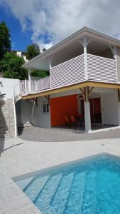 Bazén v ubytování Bas de villa avec piscine privée - Bleu Azur nebo v jeho okolí