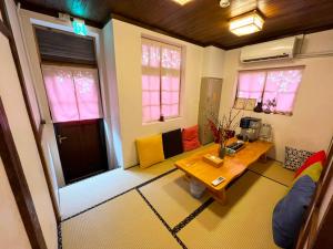 a room with a table and a room with a door at 勝利文旅日式民宿 in Pingtung City