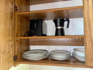 A cozinha ou kitchenette de Basic, Super 'Cosy' Cabin in The Middle of National Park and Mountains