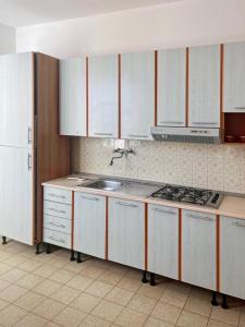 Kuchyň nebo kuchyňský kout v ubytování Apartment for 7 guests in the beautiful Ostuni, the white city