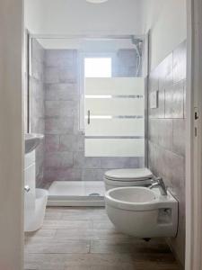 Koupelna v ubytování Apartment for 7 guests in the beautiful Ostuni, the white city