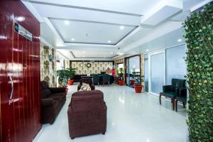 Posezení v ubytování Hotel White Grand Shimla - IN CITY CENTRE - A Centrally AC Hotel