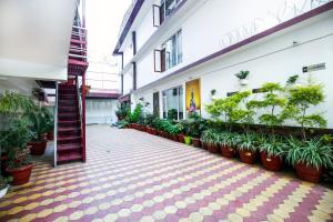 Zahrada ubytování Hotel White Grand Shimla - IN CITY CENTRE - A Centrally AC Hotel
