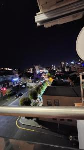 ケープタウンにある220 Loop St. Cape Town CBDの夜の街並み