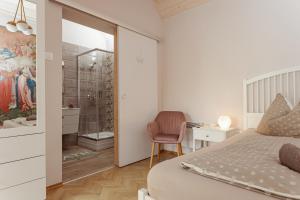 a bedroom with a bed and a bathroom with a shower at Köveskál Vendégház in Köveskál +82 photos