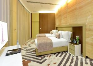 Ένα ή περισσότερα κρεβάτια σε δωμάτιο στο The Torch Doha
