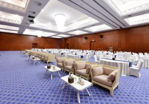 Zona de negocis o sala de conferències de The Torch Doha 37 fotos més