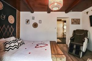 a bedroom with a bed and a chair at Lâcher-prise SPA in Bouillargues