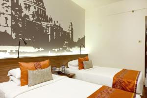 A bed or beds in a room at Vivanta Kolkata EM Bypass