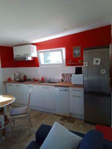 Kuchyň nebo kuchyňský kout v ubytování Gîte L’escale provençale