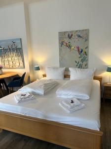 Postel nebo postele na pokoji v ubytování 1 Zimmer-Apartment 21 Saseler Markt Erdgeschoss