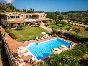 an aerial view of a house with a swimming pool at Hotel Janas in Tertenìa
