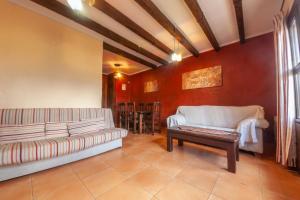 A bed or beds in a room at Villarrobles de Altamira