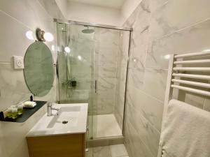 Cocooning appartement a cote Champs-Elysee