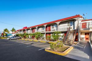 a parking lot in front of a hotel at Red Roof Inn Los Angeles - Bellflower in Bellflower