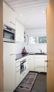 Kuchyň nebo kuchyňský kout v ubytování Familienapartment Lai Zentrum für 6 Personen Lenzerheide + 8 fotografií