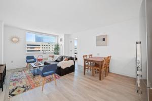 Posezení v ubytování Boardwalk CozySuites Beachfront 2BR 3BA Condo