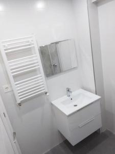 a white bathroom with a sink and a mirror at Casco Viejo 5 min, 3 HABITACIONES ,MODERNO,Garaje in Bilbao