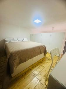 Кровать или кровати в номере Casa Imbriani Napoli