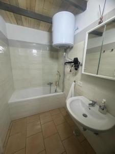 Ванная комната в Casa Imbriani Napoli +13 фотографий