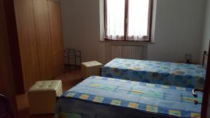 a small bedroom with two beds and a window at Orto degli Ulivi in Sinalunga