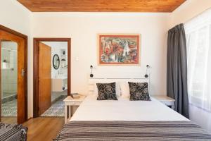 a bedroom with a bed and a mirror at VB Escape in Knysna