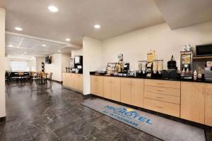 Poilsio erdvė arba baras apgyvendinimo įstaigoje Microtel Inn & Suites by Wyndham Culpeper