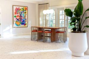 Posezení v ubytování Embassy Suites by Hilton Deerfield Beach Resort & Spa