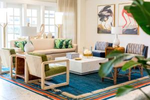 Posezení v ubytování Embassy Suites by Hilton Deerfield Beach Resort & Spa