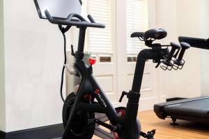 Fitness centrum a/nebo fitness zařízení v ubytování Embassy Suites by Hilton Deerfield Beach Resort & Spa