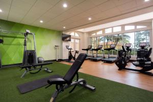 Fitness centrum a/nebo fitness zařízení v ubytování Embassy Suites by Hilton Deerfield Beach Resort & Spa