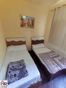 Giường trong phòng chung tại Porto Matroh New Chalets