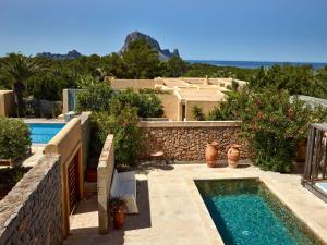 Vista de la piscina de Cozy three bedroom villa with Es Vedra views! o alrededores