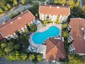 Bazén v ubytování LEMAS SUITE HOTEL nebo v jeho okolí