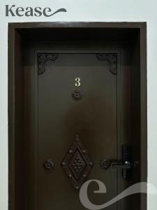 a door with the number three on top of it at Kease Al-Mutamarat A-3 Timeless History GX37 in Riyadh