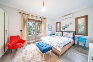 Ένα ή περισσότερα κρεβάτια σε δωμάτιο στο Villa Floransa Icmeler +49 φωτογραφίες