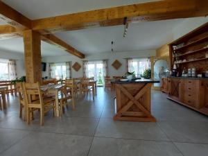 Restaurace v ubytování Pokoje Gościnne Wierzbówka przy Termach