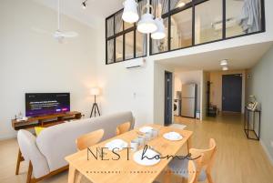Μια τηλεόραση ή/και κέντρο ψυχαγωγίας στο Sunway Grid Loft Suite by Nest Home【Olympic Size Pool】