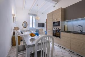 a kitchen and dining room with a table and chairs at Cozy Carisma Lodging - Central, New and Independent Studio Apartment in Sliema