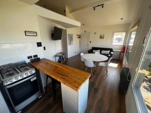 Una cocina o kitchenette en Buenavista Chalten, Casa de Montaña