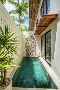 Kolam renang di atau di dekat Sulu Villas - Seminyak