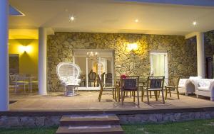 Gallery image of Villa de Lujo con Jardines y Piscina in El Puerto de Santa Mar&iacute;a