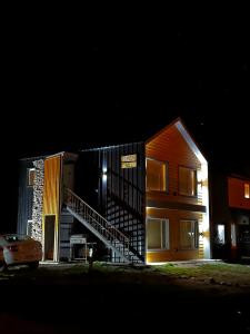 El edificio en el que está el chalet de montaña
