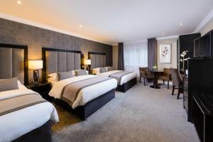 Katil atau katil-katil dalam bilik di Killarney Oaks Hotel +37 gambar