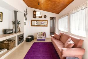 a living room with a couch and a purple rug at Casas da Gralha in Turquel