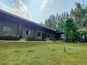 Zahrada ubytování Moon Loft (มูน ลอฟท์) - บ้านเพื่อน เขาใหญ่ ที่พัก อาหารและเครื่องดื่ม